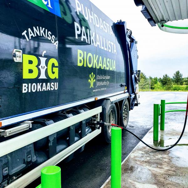 Lassila&Tikanoja's truck refueling biogas at the station.